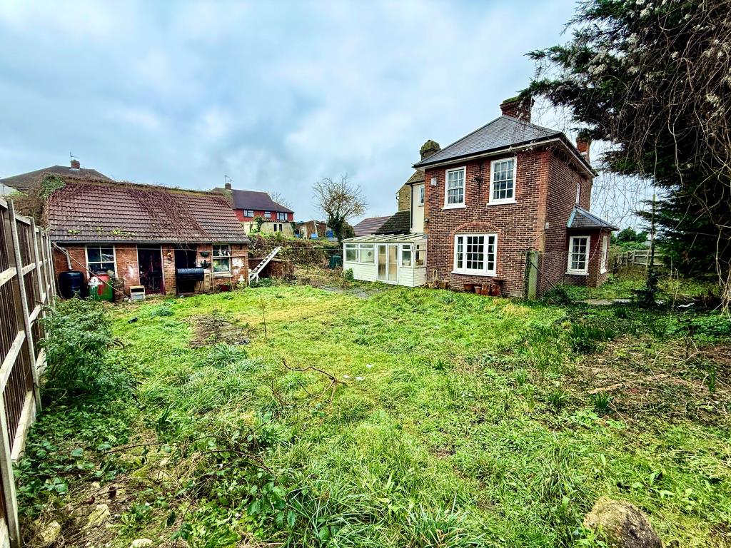 Lot: 57 - DETACHED HOUSE FOR IMPROVEMENT/REPAIR - Garden to rear with outbuilding